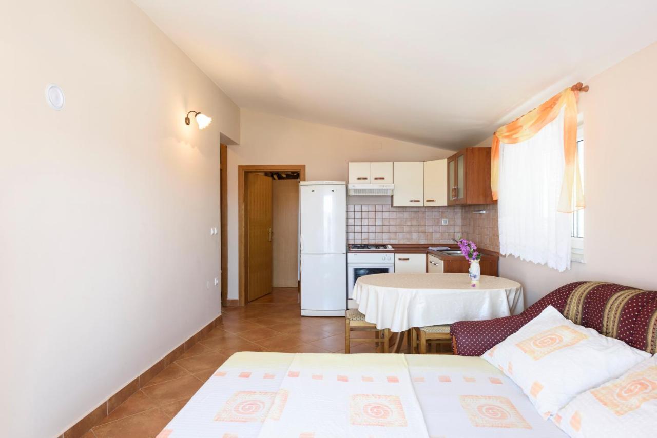Apartments Golubic Sveti Petar  Buitenkant foto