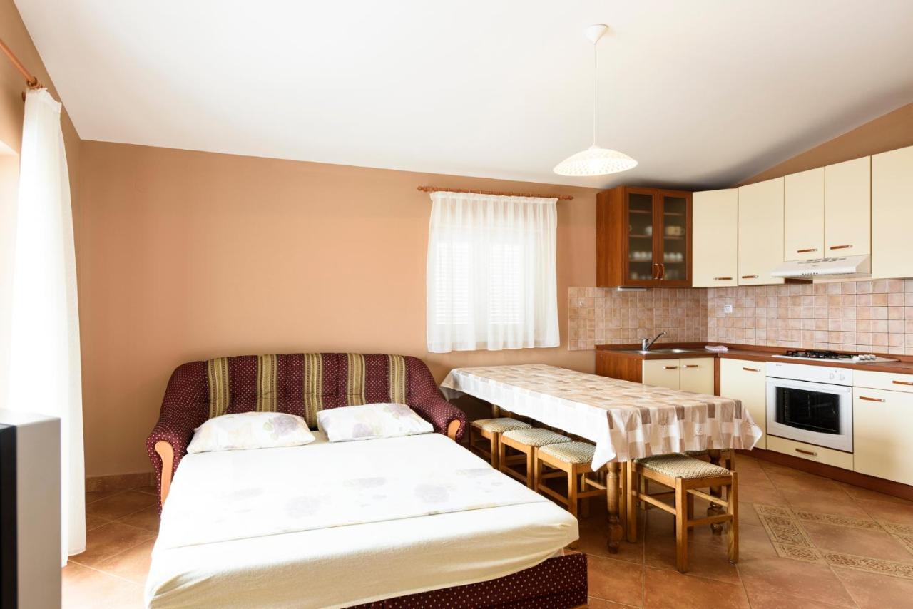 Apartments Golubic Sveti Petar  Buitenkant foto