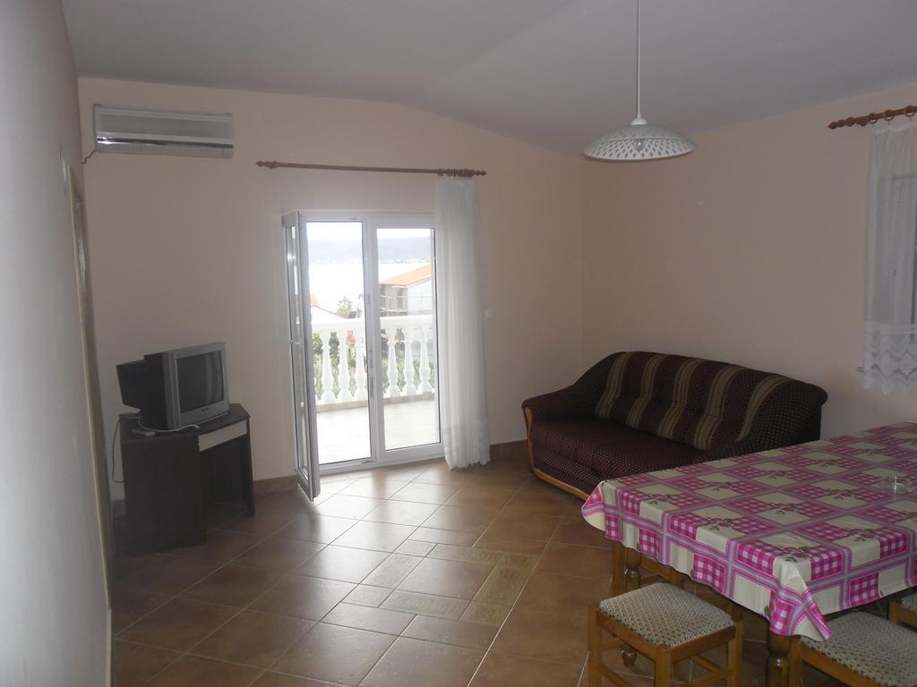 Apartments Golubic Sveti Petar  Kamer foto